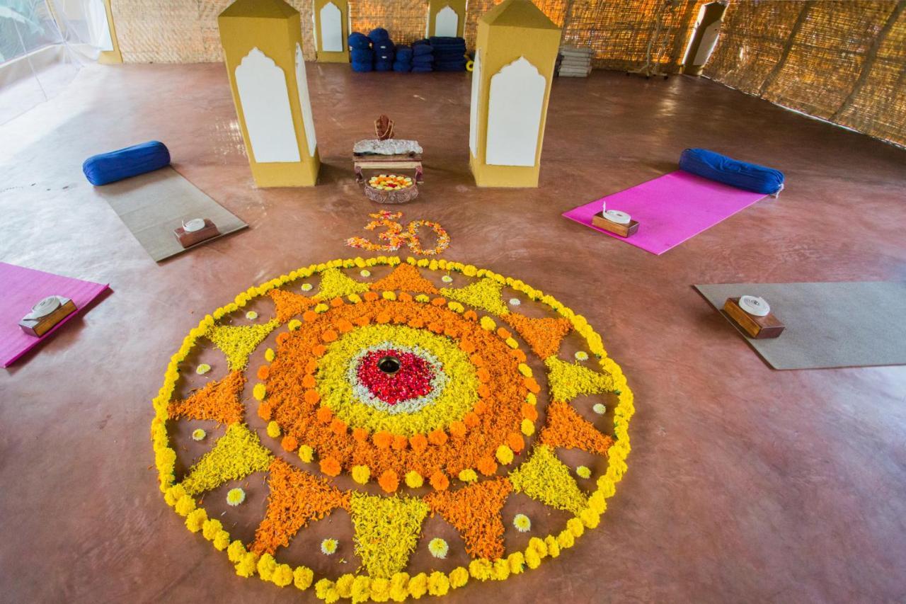 Devarya Wellness Beach Resort Morjim Eksteriør bilde